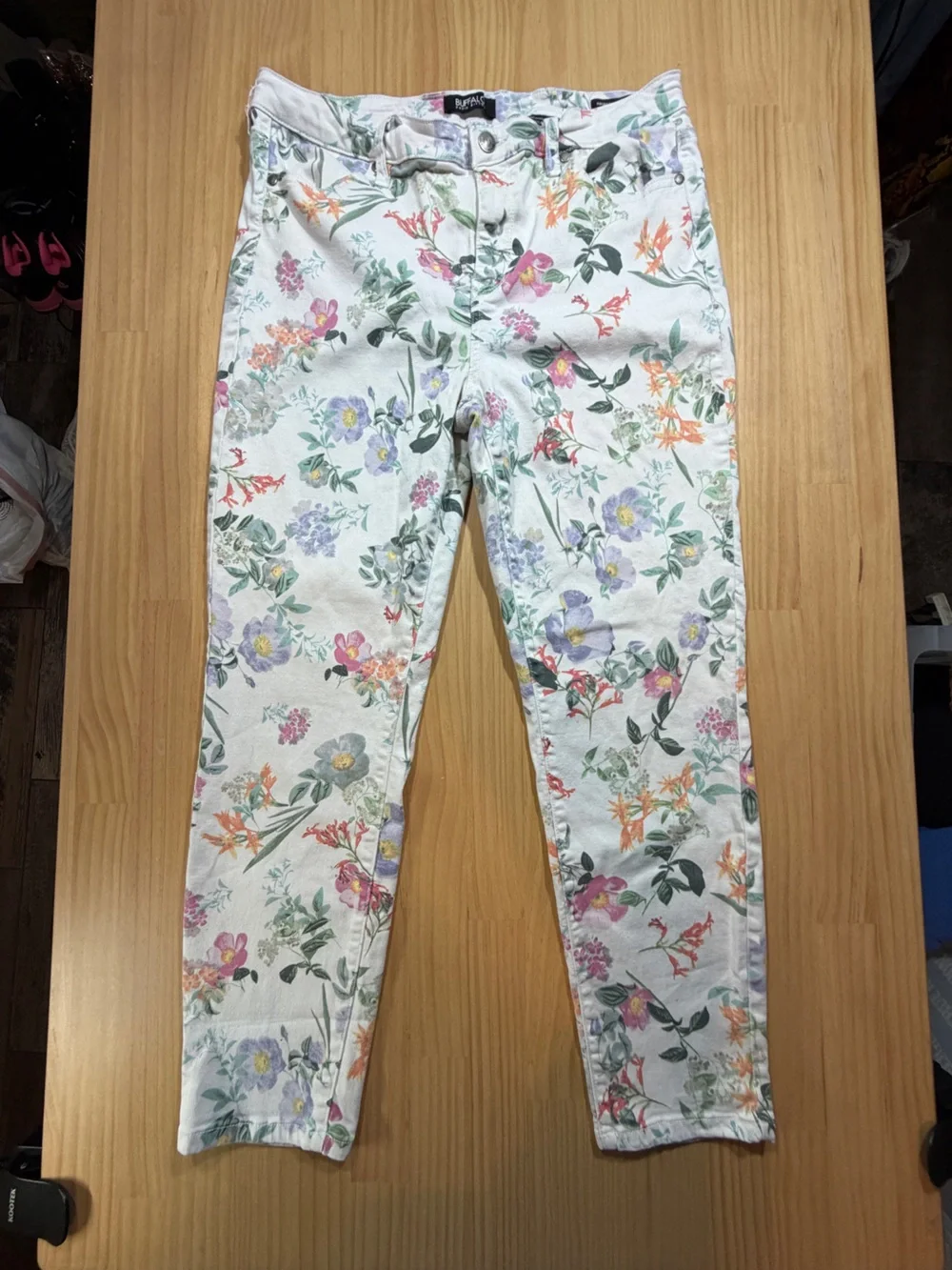 Buffalo David Bitton White Jeans with Pastel Floral Accents B7